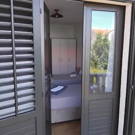 Pansion Drvo Supetar