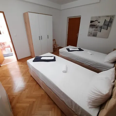 Bed & Breakfast Pansion Drvo 3*