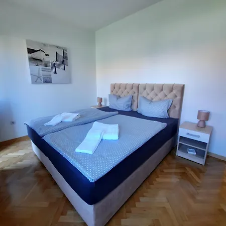 Pansion Drvo Supetar