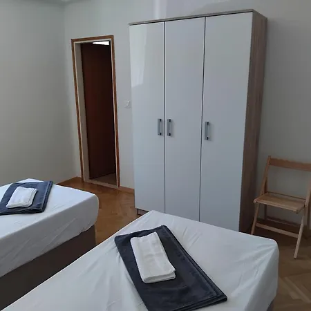 Bed & Breakfast Pansion Drvo 3*