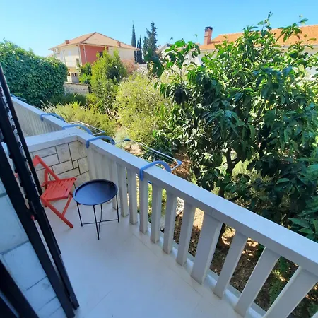 Pansion Drvo Supetar