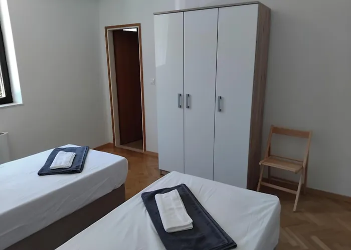 Oda ve Kahvaltı Pansion Drvo 3*