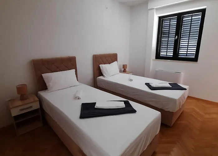 Oda ve Kahvaltı Pansion Drvo 3*