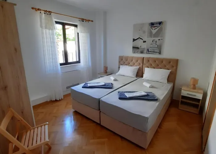 Pansion Drvo 3* Supetar